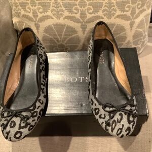 Talbots flats 6N grey/black leopard print